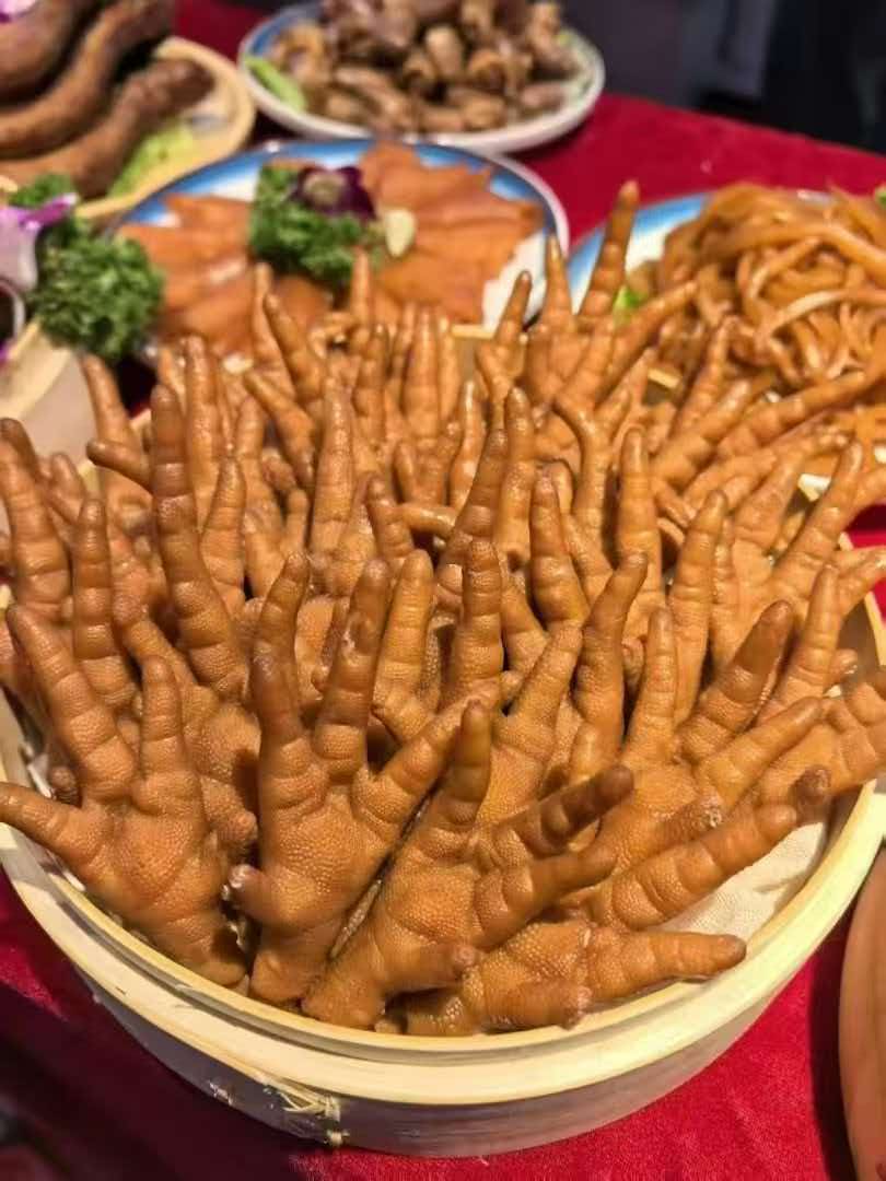 鸡爪摆盘照片
