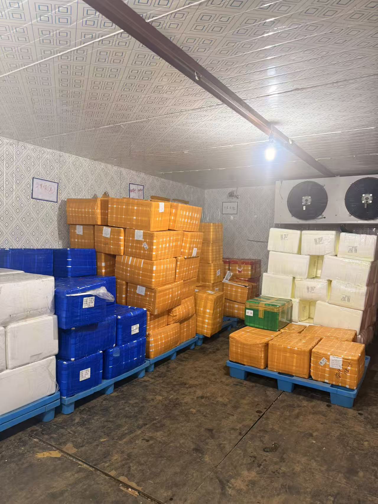 鸿恩仓储包装货物实景,用于说明备货场景